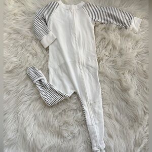 Goumi gray and White Striped Kids Footie